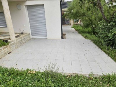 Erdgeschoss 3 Zimmer Wohnung mit 100 m² großem Garten!