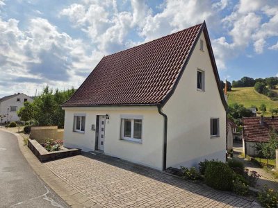 Gemütliches Wohnen (ca. 110 m² Wfl.) mit pflegeleichtem Grundstück (238 m²) im schönen Steigerwald!