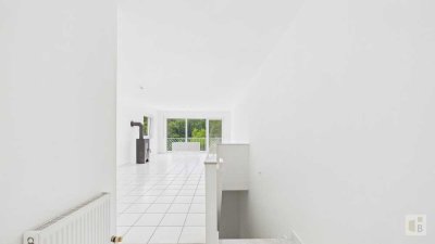 4 Zimmer-Wohnung mit Sauna, Balkon und Weitblick und mit eigenem Garten in kleiner Wohnpartei