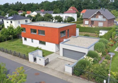 TOP VILLA mit tollem Grundriss, traumhaftem Garten & Garage direkt am Golfplatz! Inkl. Einbauküche