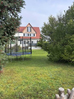 Sanierte Doppelhaushälfte mit großzügigem Garten, ideal für die kleine Familie!