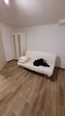 1-Zimer-Wohnung mit separater Küche, Bad, Garten