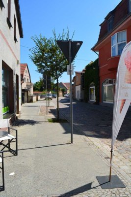 Top Dachgeschoss, Zweitezug n. Sanierung,moderne und schöne Ausstattung,Laminat,Isolierglasfenster
