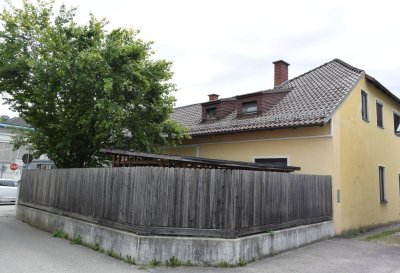 Wohnhaus mit Garten und Terrasse