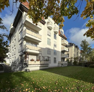 2-Zimmer-Dachgeschosswohnung mit Balkon und Aufzug im beliebten Dresden-Striesen