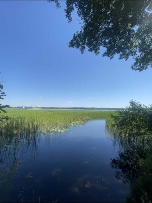 Blick auf den See: wunderschöne & ruhige Dachgeschosswohnung mit Balkon