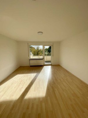 Erstbezug nach Renovierung - Helle 3-Zimmer-Wohnung mit Balkon in Bad Vilbel Gronau