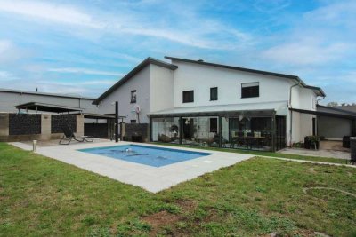 Modernes Wohnen trifft Arbeiten unter einem Dach – Exklusives Einfamilienhaus mit Gewerbeeinheit