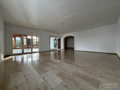 Modernes Wohnen --  ca. 230 qm auf einer Etage!