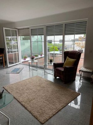 Schöne, helle  2-Zimmer-Wohnung mit großer Terrasse