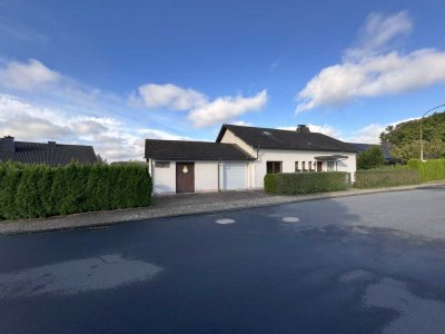 Solides Einfamilienhaus mit Südwest-Garten, Loggia und Garage – Platz für die ganze Familie