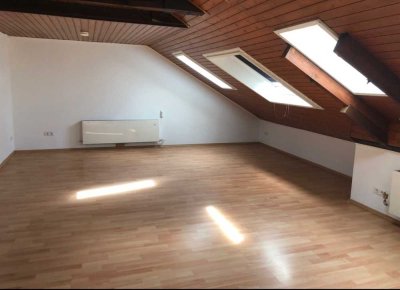 Karlstein 3 Zimmer DG mit Weitblick – zentral & ruhig gelegen