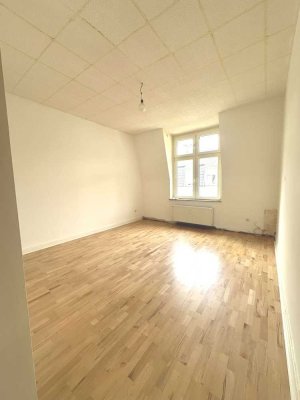 Schöne Altbau 2-Zimmer-Wohnung in zentraler Lage – wird frisch modernisiert!