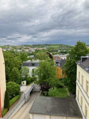 Zentrumsnahes Wohnen mit toller Aussicht & Flair im DG!