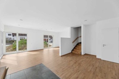 **Traumhaus mit begehbaren Kleiderschrank, offener Küche und viiiiel Platz** (Sofort einzugsbereit)