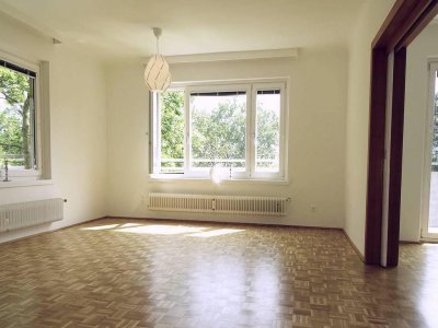 HERRLICH SIXTY - DREI ZIMMER ZWEI BALKONE - GROßZüGIGE LIEBHABERWOHNUNG MITTEN IM GRüNEN