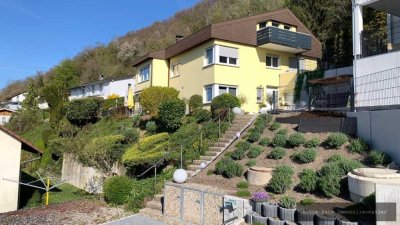 Großzügiges Familienhaus - ideal als Mehrgenerationenhaus oder 3 separate Wohneinheiten!