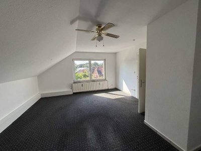 Schöne Dachgeschosswohnung in Schillerslage