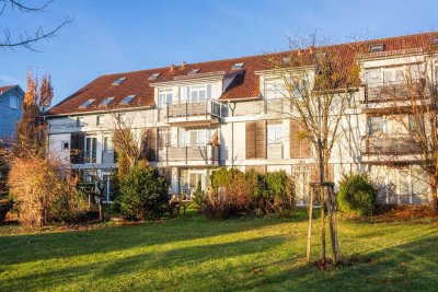 Bezugsfrei: Dachgeschosswohnung – Uninähe, frisch renoviert, möbliert, vollständig ausgestattet