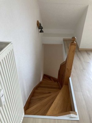 Renovierte 4-Zimmer Maisonette-Wohnung mit Balkon in Köln-Weiden