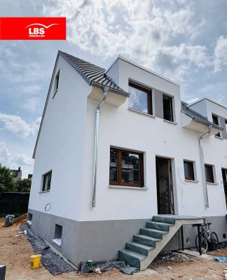 Bezugsfreies, neues Reihen-END-haus mit Keller in toller Waldrandlage von Bischofsheim - Erstbezug !