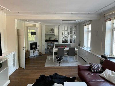 Exklusive 3,5-Zimmer-Wohnung mit luxuriöser Innenausstattung mit Balkon und EBK  - ohne Makler