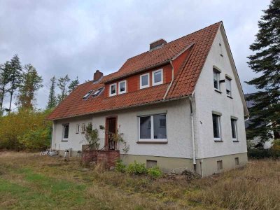 Schönes Grundstück mit sanierungsbedürftigem Haus