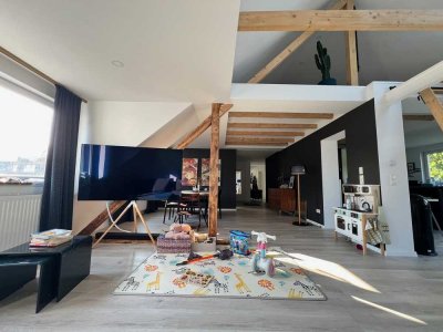 Ansprechende und neuwertige 4,5-Zimmer-Penthouse-Wohnung mit geh. Innenausstattung und Balkon