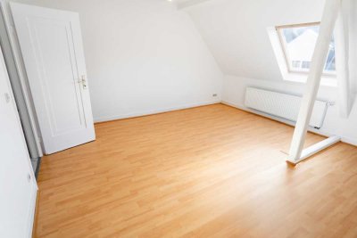 3-Zi. Altbau Wohnung, provisionsfrei, WG geeignet, frisch renoviert