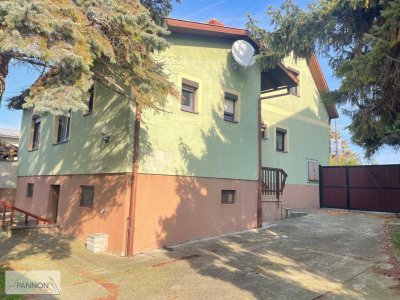 Weiden am See: Wohnhaus in zentraler Lage mit großem Garten