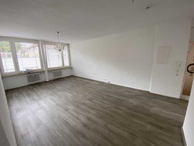 Geräumige drei Zimmerwohnung in zentraler Lage zu vermieten!