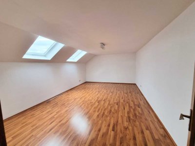 Helle 3-Zimmer-Dachgeschosswohnung mit Balkon