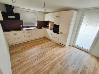 Attraktive 3,5-Zimmer Erdgeschosswohnung in einem Zweifamilienhaus, mit Terasse in Eningen u. Achalm