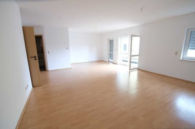 Renoviert  und  bezugsbereit - 3 Zimmer, Balkon  und  zentral