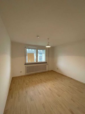 Zentrale Etagenwohnung mit Balkon