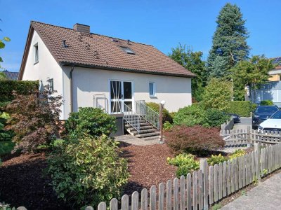 Preiswertes 5-Raum-Einfamilienhaus in Burgwedel, schöne Lage im Herzen der Stadt