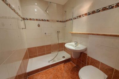 *Ab 15.12.2025 - Renoviert 4 Zimmer mit Duschbad & bei Anmietung 2 NKM geschenkt*