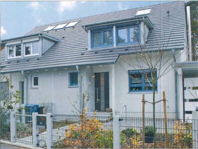 Gehobene 3,5-Zimmer-Doppelhaushälfte mit EBK in Sieglitzhof, Erlangen