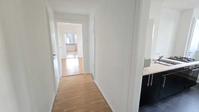 Sonnige 3-Zi-Whg am Galgenberg, Einbauküche u. Balkon ab sofort