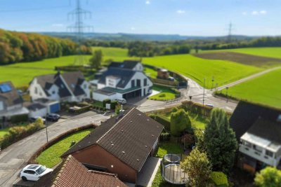 Einfamilienhaus mit Einliegerwohnung in ruhiger, grüner Lage und nahegelegenen Spazierwegen
