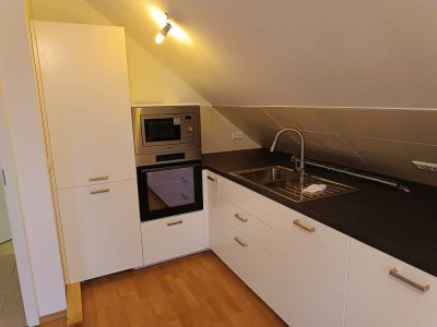 Ansprechende renovierte 3-Zimmer-Dachgeschosswohnung mit geh. Innenausstattung