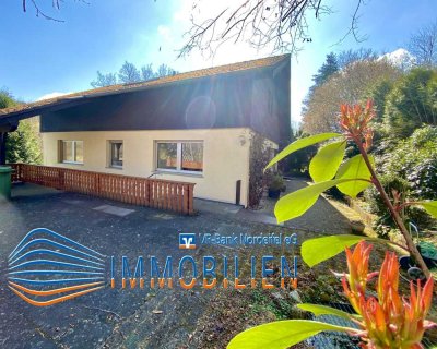 Großes, helles, freistehendes Einfamilienhaus mit wohnlich ausgebautem Untergeschoss!