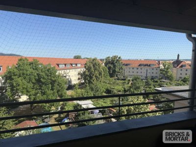 Traum-Blick in Top-Lage! 2 Zimmer-DG-Apartment mit Fahrstuhl