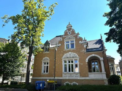 Ab 1.9.25! Lichtdurchflutete 2.5 Raumwohnung mit EBK, Balkon u. Stpl. in zentraler Lage Zwickau!