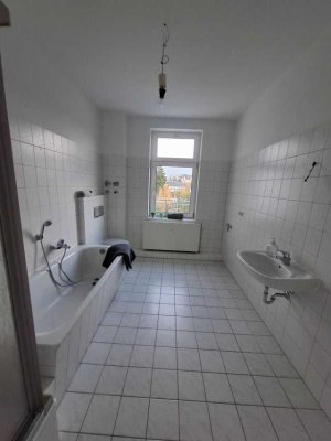 HELLE WOHNUNG MIT VIEL PLATZ - EINBAUKÜCHE MÖGLICH!