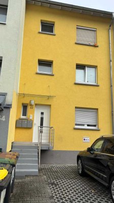 Exklusive, sanierte 2,5-Raum-EG-Wohnung in Frankfurt