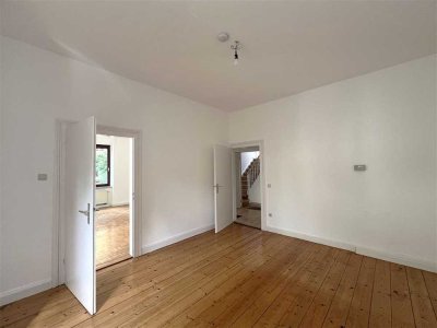 3-Zimmer-Wohnung mit Altbauflair & Einbauküche