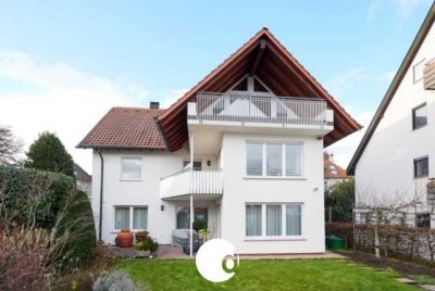 Gepflegtes Einfamilienhaus mit Garten und 2 Garagen in begehrter und ruhiger Lage