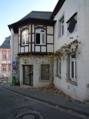 Exklusive 3,5-Zi. EG-Wohnung in gotischer Wohnburg – Oppenheim Altstadt