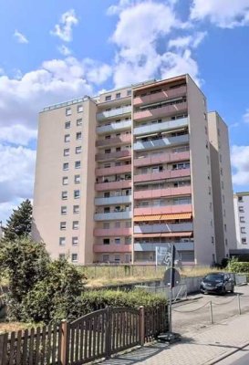 Über den Dächern von Lampertheim: Helle 3-Zi-Wohnung / 83 m² im 10. OG (leerstehend)